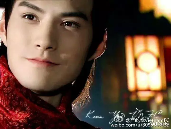 「钟汉良」钟汉良和小16岁谭松韵“官宣恋情”，我却想起当年的绝世白月光……