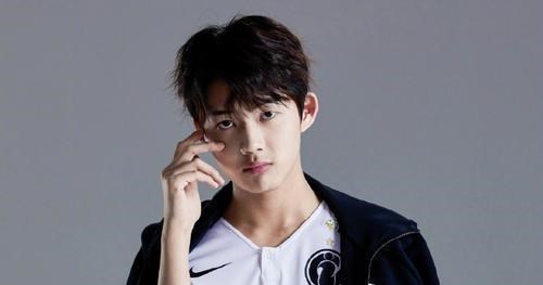 『ig』乐言和父亲搬东西离开IG基地!南风直播透露他们俩已经在搬东西了