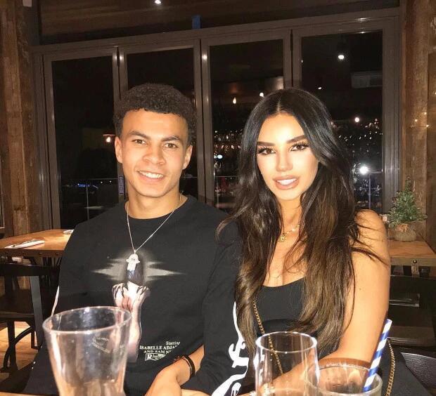 德勒·阿里▲阿里泡夜店穆帅做义工，热刺人的差距咋这么大呢