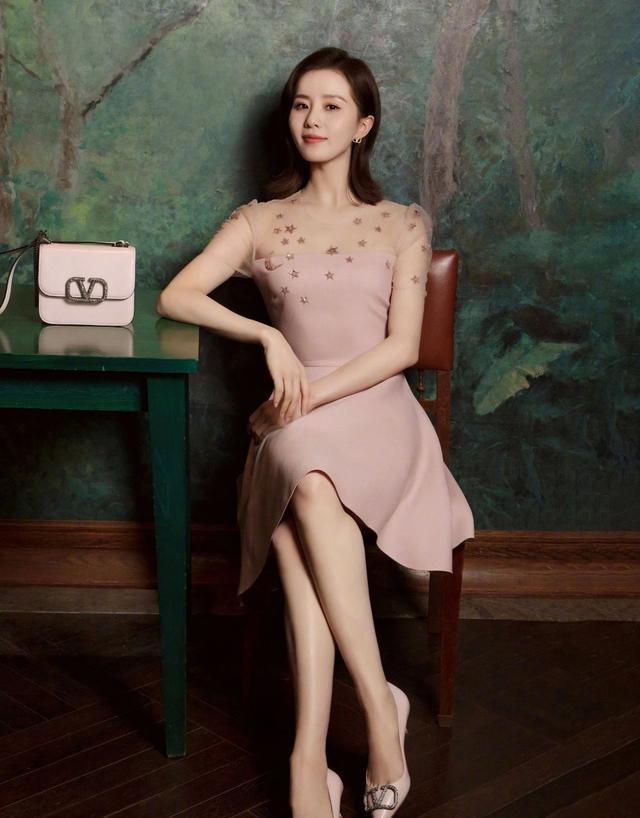【标致】女明星中最标致的4张美人脸，她们中你最喜欢谁？