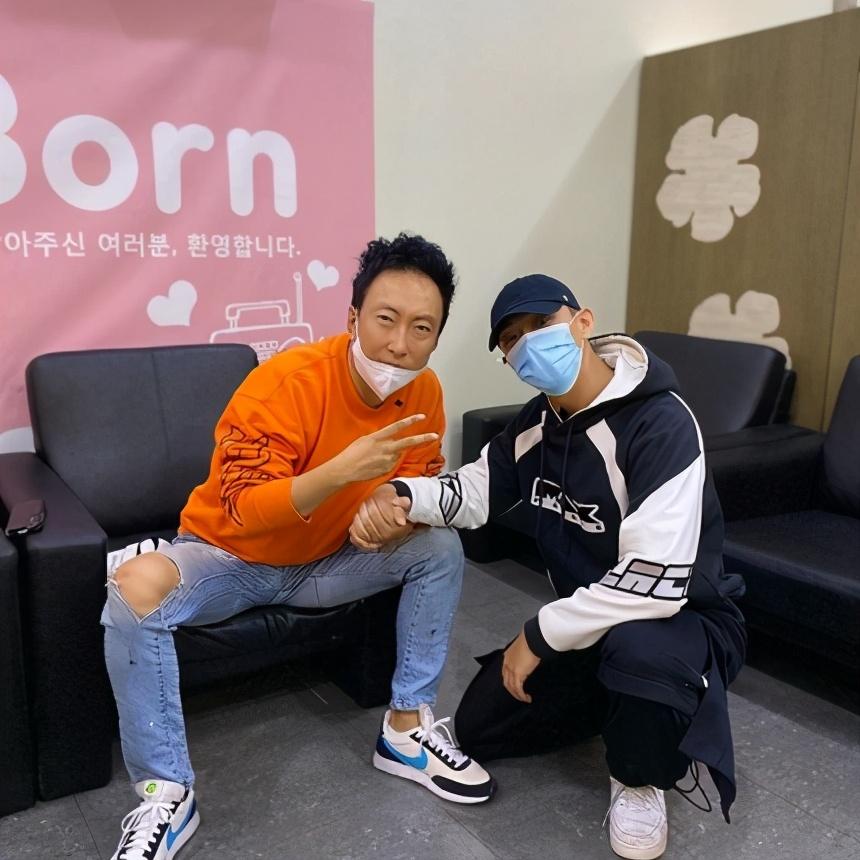 刘亚仁|刘亚仁成功甩肉20斤！下颚线明显颜值回巅峰，网友：吃不下晚饭