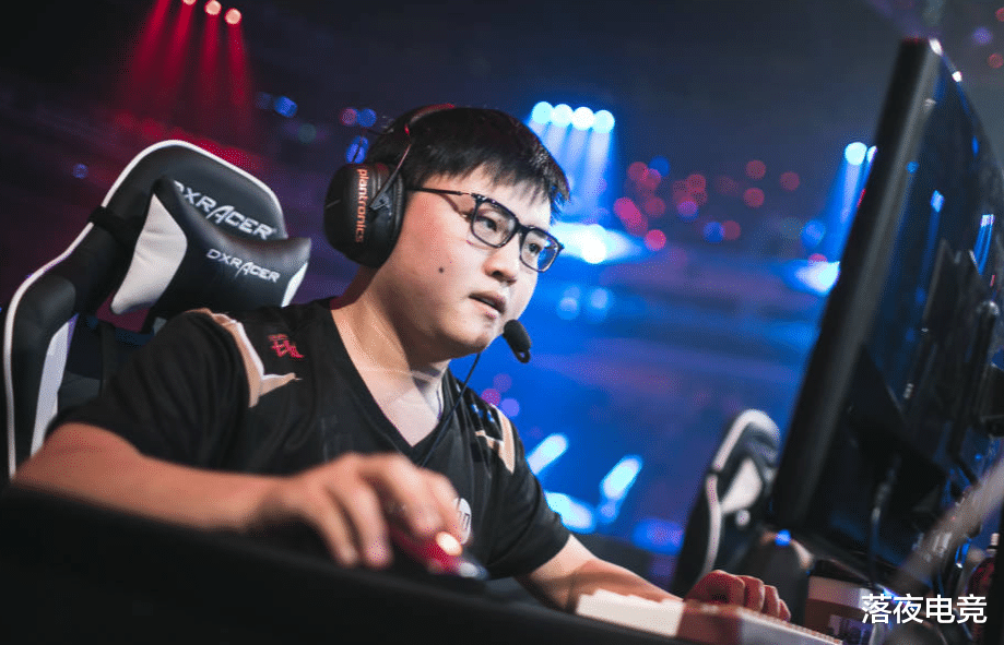 letme|姿态被打到自闭,严君泽直接宣布退赛?网友:快去请那个小胖子吧