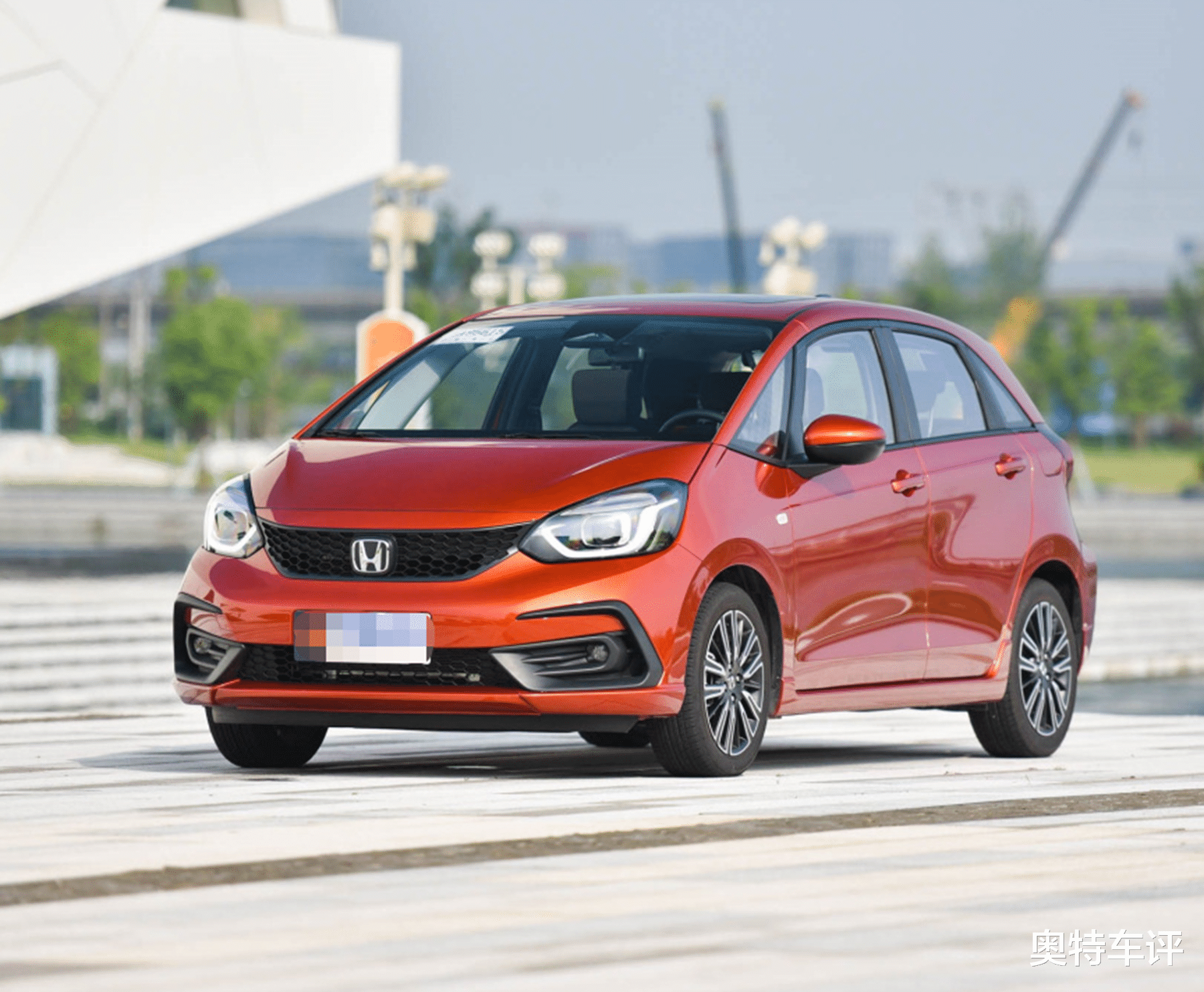 本田飞度|本田跌下王座？新飞度“库存成山”跌至7万，销售：真没法再降了