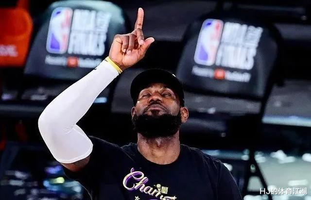 勒布朗·詹姆斯|再次捧起总冠军奖杯,詹姆斯显得太过淡然