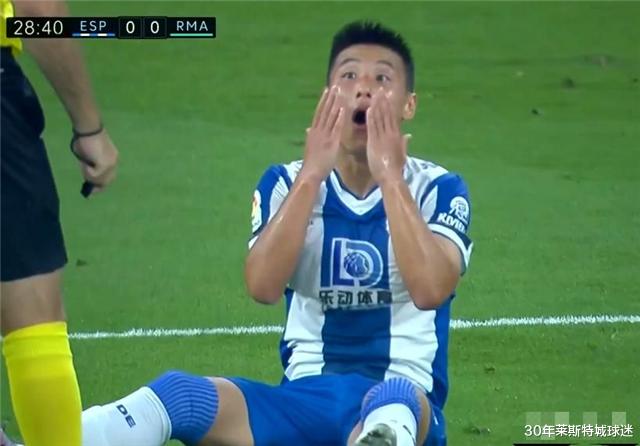 武磊：武磊被质疑假摔碰瓷拉莫斯！裁判不吹偏袒他？黄健翔凌晨给出答案
