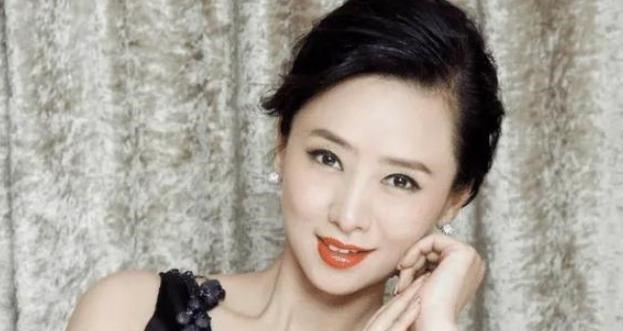 古天乐|她是人人想娶的女星，古天乐苦苦追求无果，如今52岁美得像少女
