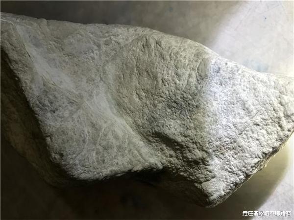 『翡翠』玩翡翠原石不懂这一项就等于白交学费！