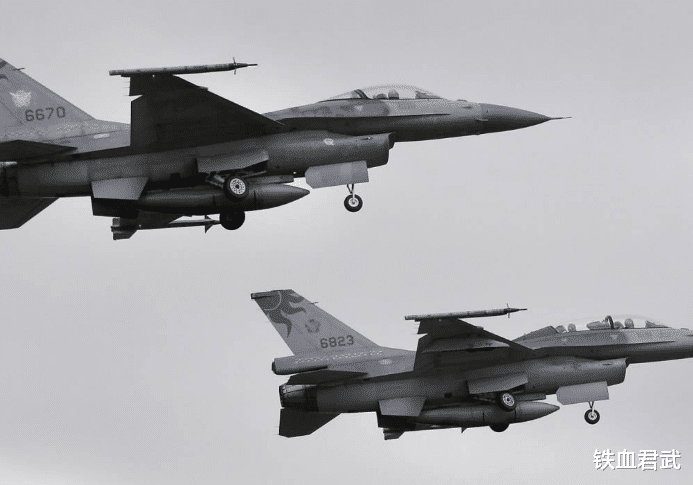 飞机|他偷开飞机逃回大陆，12架飞机都未能追回，现如今怎么样了？