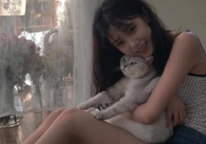 「」还记得被富豪相中的14岁剪刀手女孩吗？承诺要娶她为妻，结果咋样？