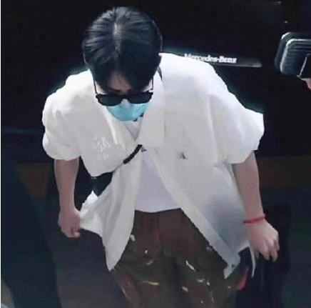 [肖战]肖战《青春环游记2》路透照曝光，全是绿幕是方便后期扣掉他吗？