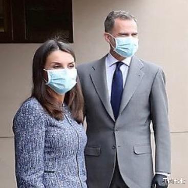 「莱蒂齐亚」西班牙王后公开露面老太多，裤子皱皱巴巴显邋遢，额前头发已花白