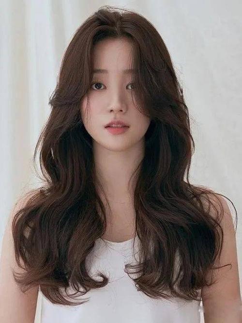 发型|告别大波浪，这三种发型，减龄又时髦