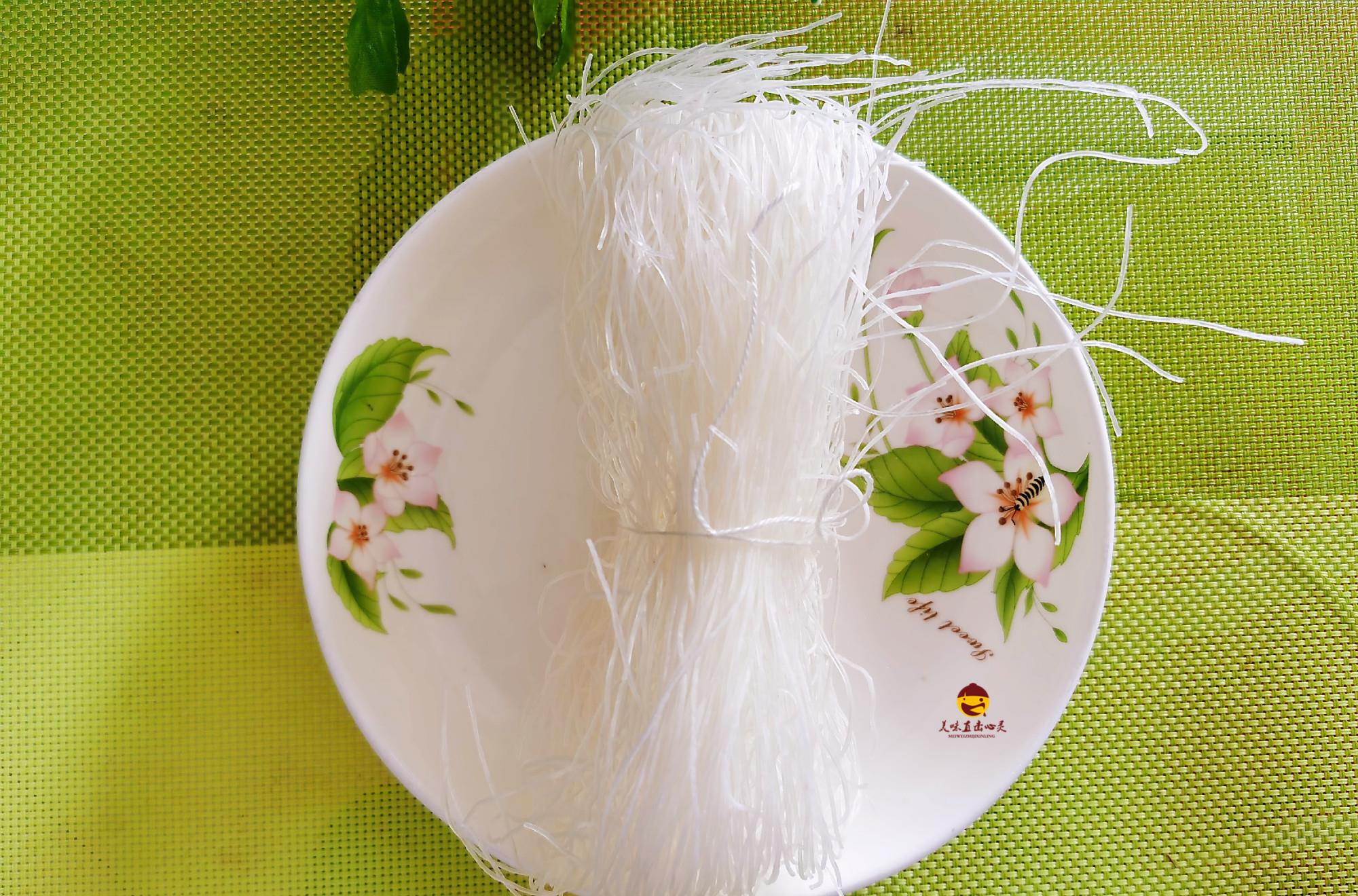 丝瓜@天热不想做饭，这样一锅煮，有荤有素还有汤，简单营养又美味