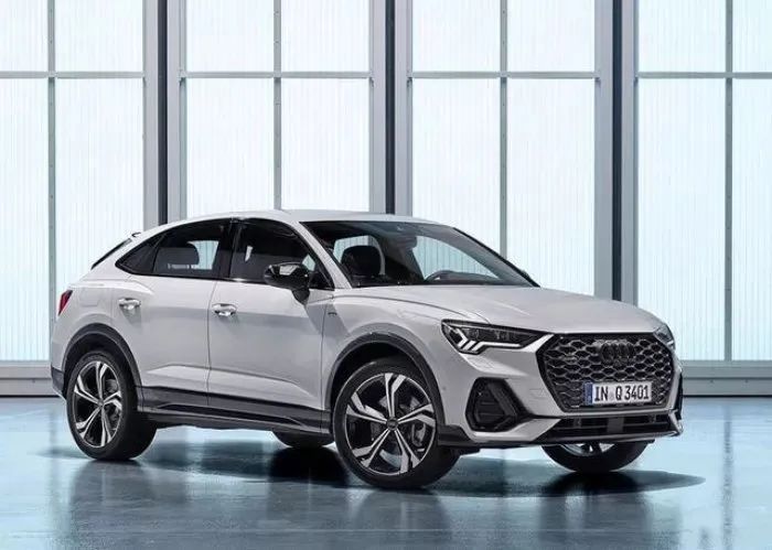 「大众帕萨特」轿跑车身+科技座舱，预计本月上市，奥迪Q3轿跑优点在哪里？