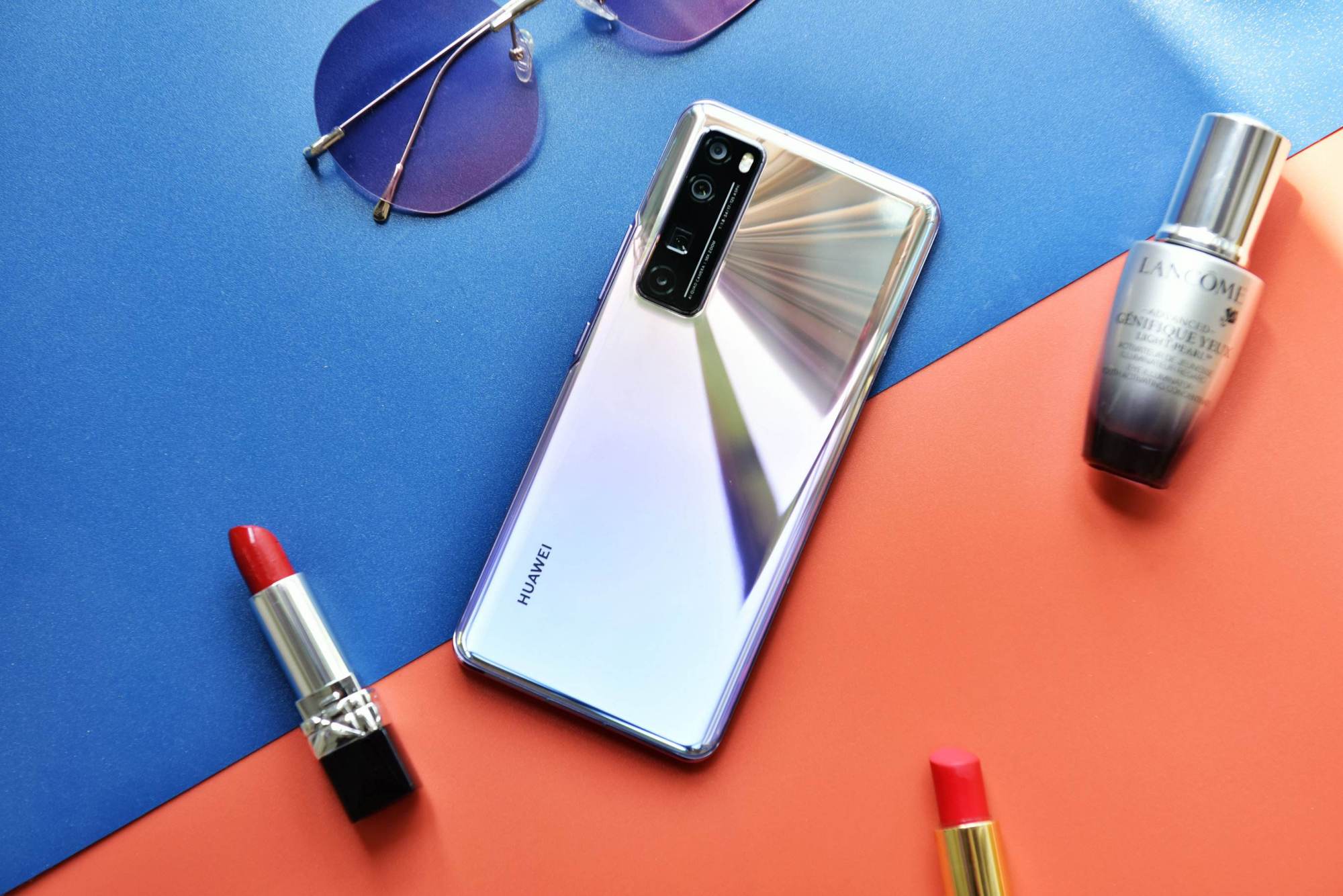 华为▲华为“倒退式”推新?Nova7麒麟985不及Nova6麒麟990?