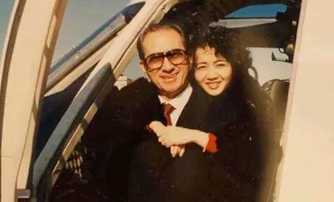 何鸿燊▲她26岁嫁给65岁富豪，10年生5子， 老公每月给十几万零花钱