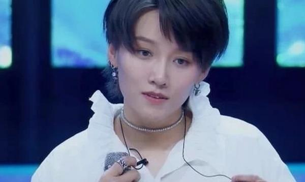 「蔡徐坤」蔡徐坤面对8年前打败自己的冠军，一句反问噎住对方，有好戏看了