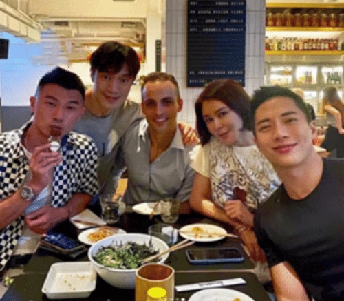 【关之琳】58岁关之琳爱上男模?豪宅合影如胶似漆,对方前任也是富婆