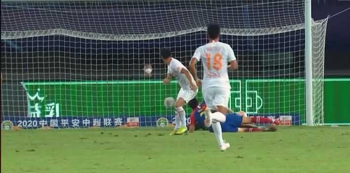 中超|1-0！2-0！中超新星上演梅开二度疯狂庆祝，上海上港获利好