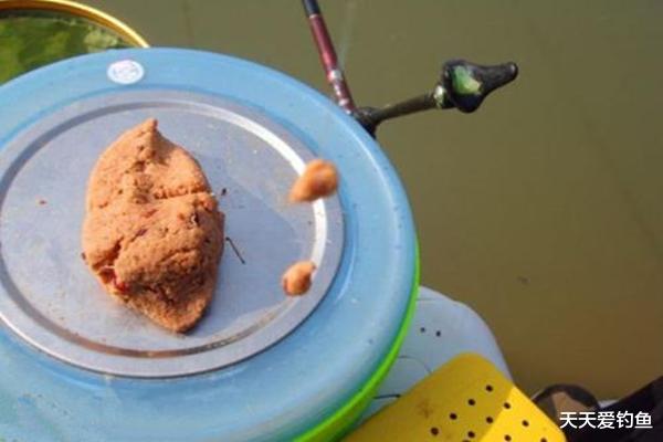 「饵料」钓行程的操作要点和调漂方法，钓鱼不会这一招，要吃亏！