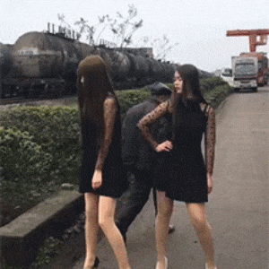 |“钓鱼的时候发现的，有点吓人，我该不该上去看看怎么回事？”这事挺大，哈哈哈哈