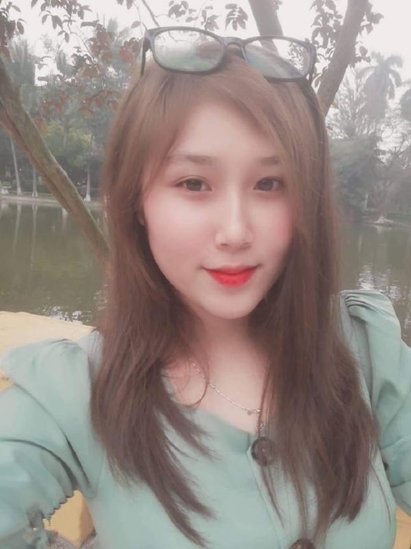 继父：越南女孩14岁时追求大她8岁的体育老师，如今恋爱5年登记结婚