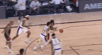 主机掌机类游戏|单节4次封盖，认真防守的詹姆斯太可怕，大拇指怼到篮圈疼得咧嘴