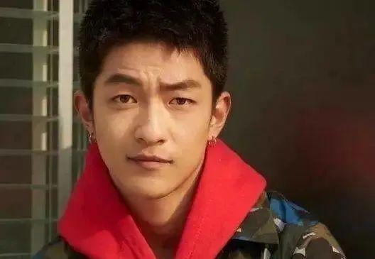 『黎梵』走了一个罗志祥,又来了个屈楚萧,料一个比一个“猛”。