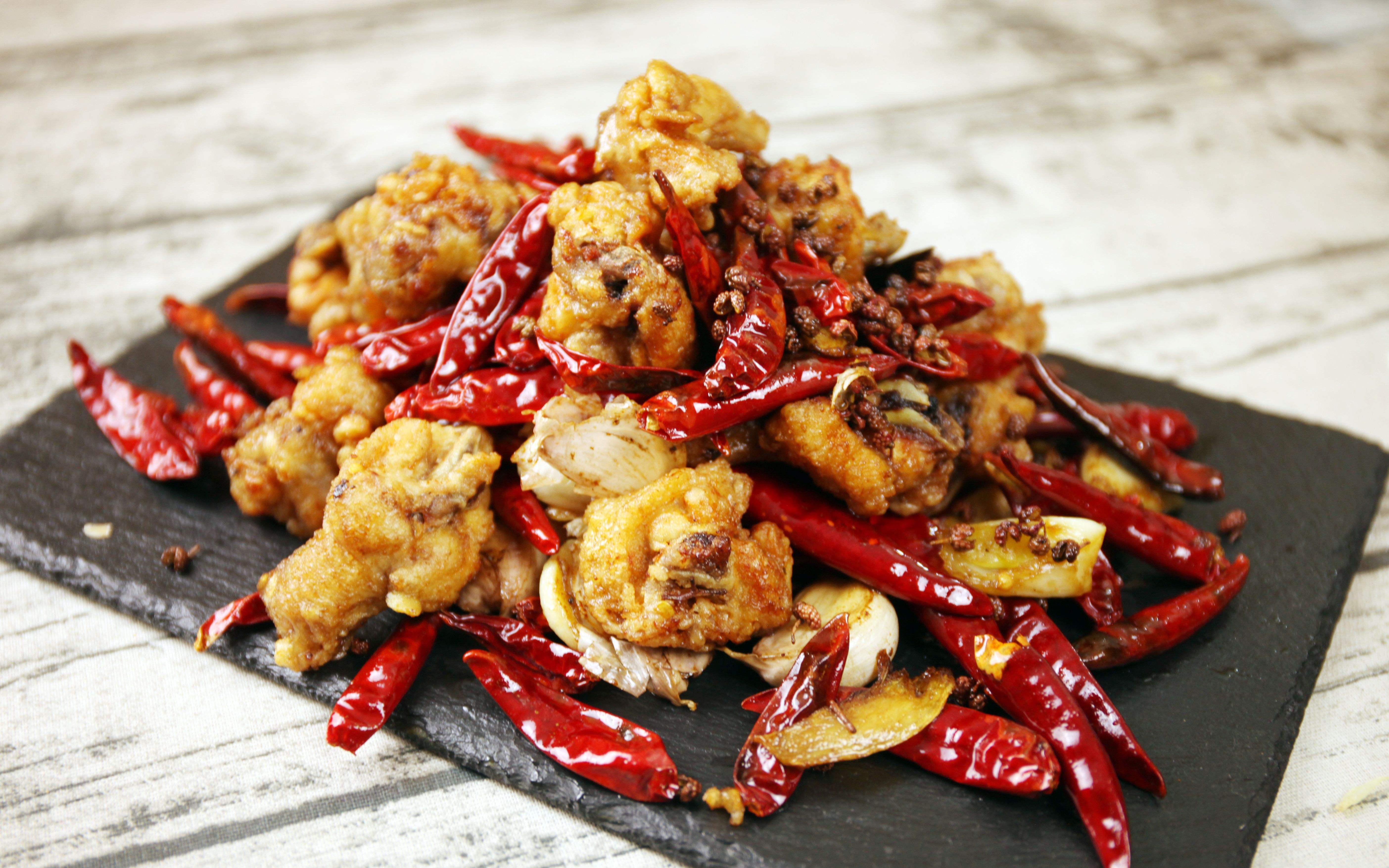 色香味俱全的辣子鸡做法,枣庄的三大名菜之一