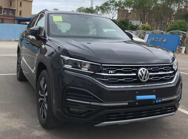 『大众汽车』2020款大众探岳到店，配置有所调整，黑武士运动外观霸气侧漏