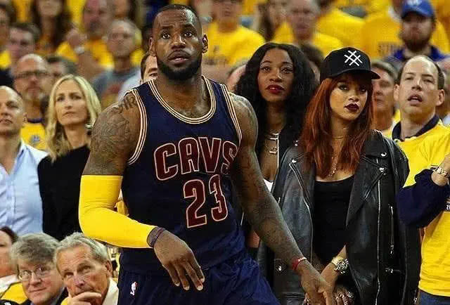 『八村塁』当年詹姆斯加盟热火队,他的交易筹码是什么,骑士球迷错怪了詹姆斯