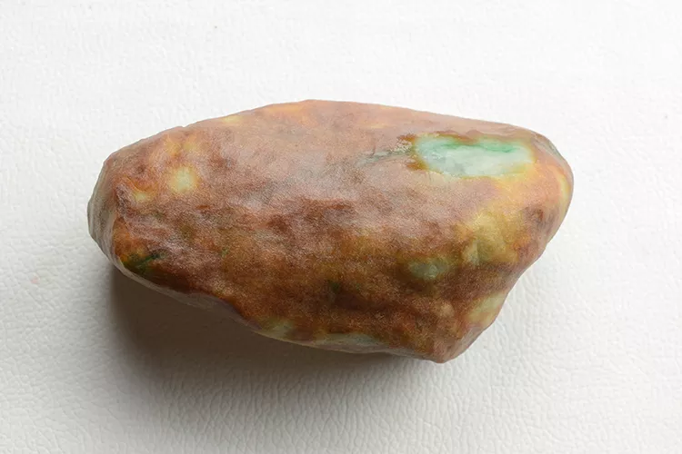 翡翠|3000块淘的一块看似不怎么样的原石，成品出来后商家后悔了！