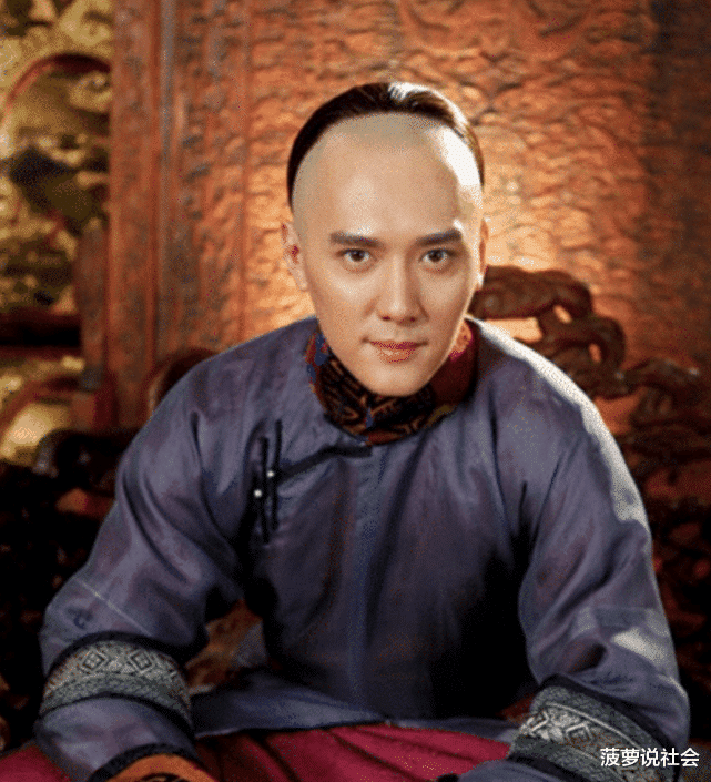 [冯绍峰]有种“整容”叫冯绍峰当爸，前后判若两人，再见从前的美男子