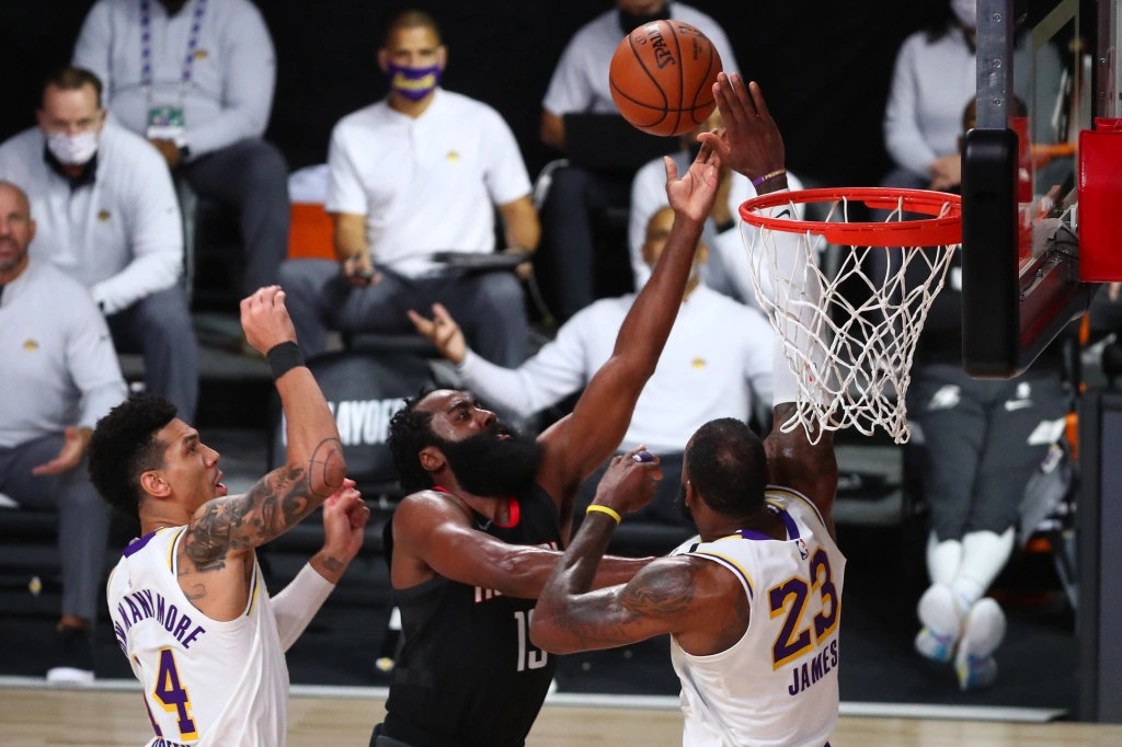 勒布朗·詹姆斯|差距明显？湖人赢球后，王猛：一个詹姆斯遇见了个更厉害的詹姆斯