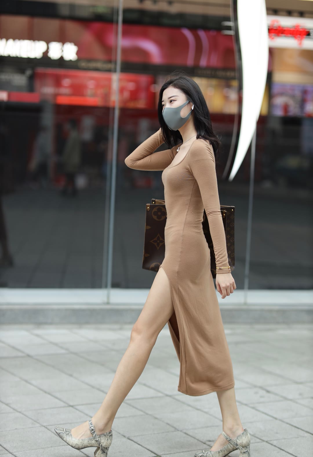 发型■时尚搭配:脸盘大的你,领型和发型可以解救