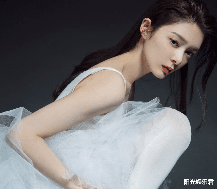 [邢昭林]又一甜宠剧成黑马，收视率已突破６亿，看到男女主就不奇怪了