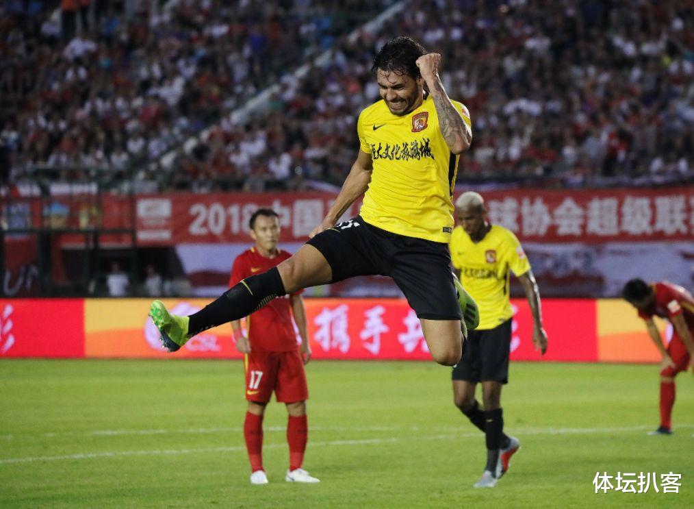 国足■史上最强国足呼之欲出！曝归化球员可大量入选，4人已获出场资格