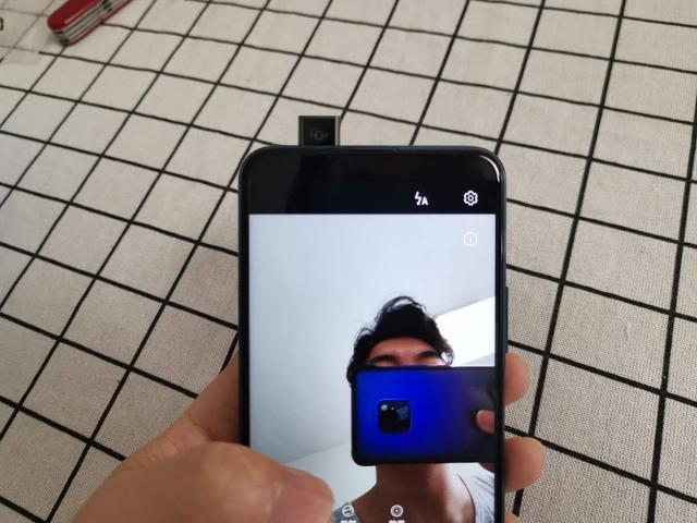 华为荣耀|从2199跌价381块,华为最强中端机迎来跳水,真全面屏+顶级CMOS!