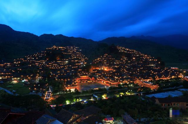 贵州旅游|贵州“最赚钱”景区，年收入高达６４亿，好评率超高！