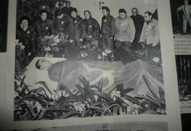 追悼会|周总理病逝后的追悼会始末：原来毛主席不参加是有原因的