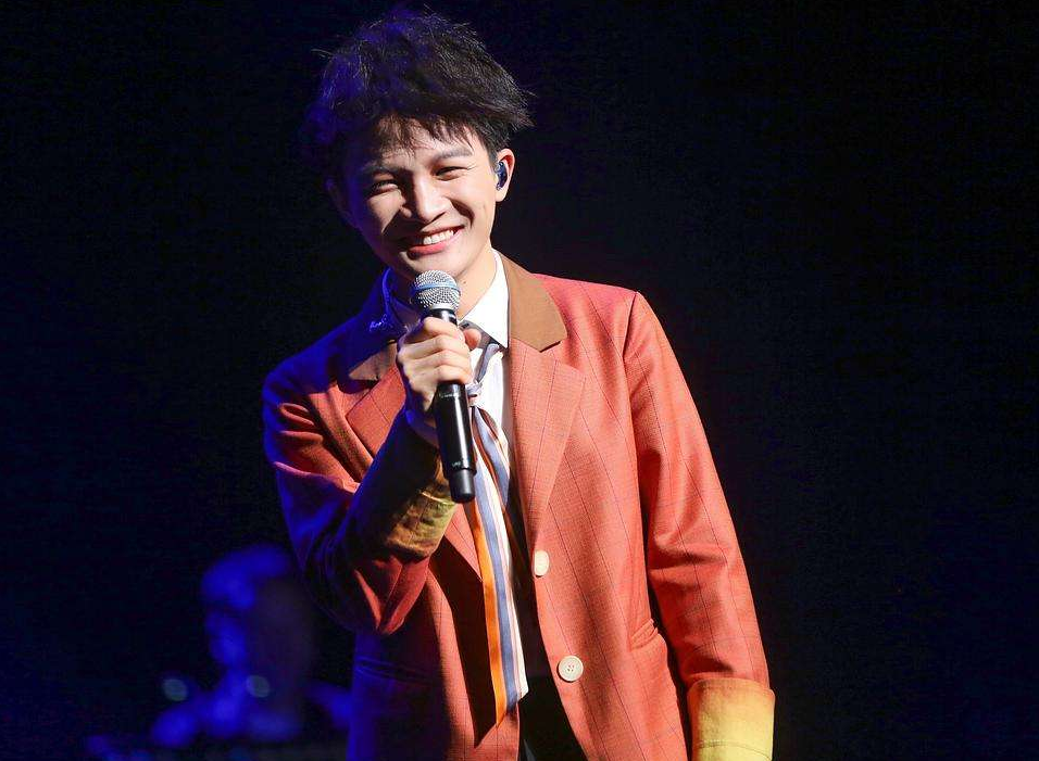 『周深』周深声音好听,唱商太高了,每一首歌都能唱出感情