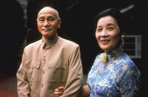 蒋介石|蒋介石去世前一天:为何欲言又止,拉着蒋经国连说三个你字