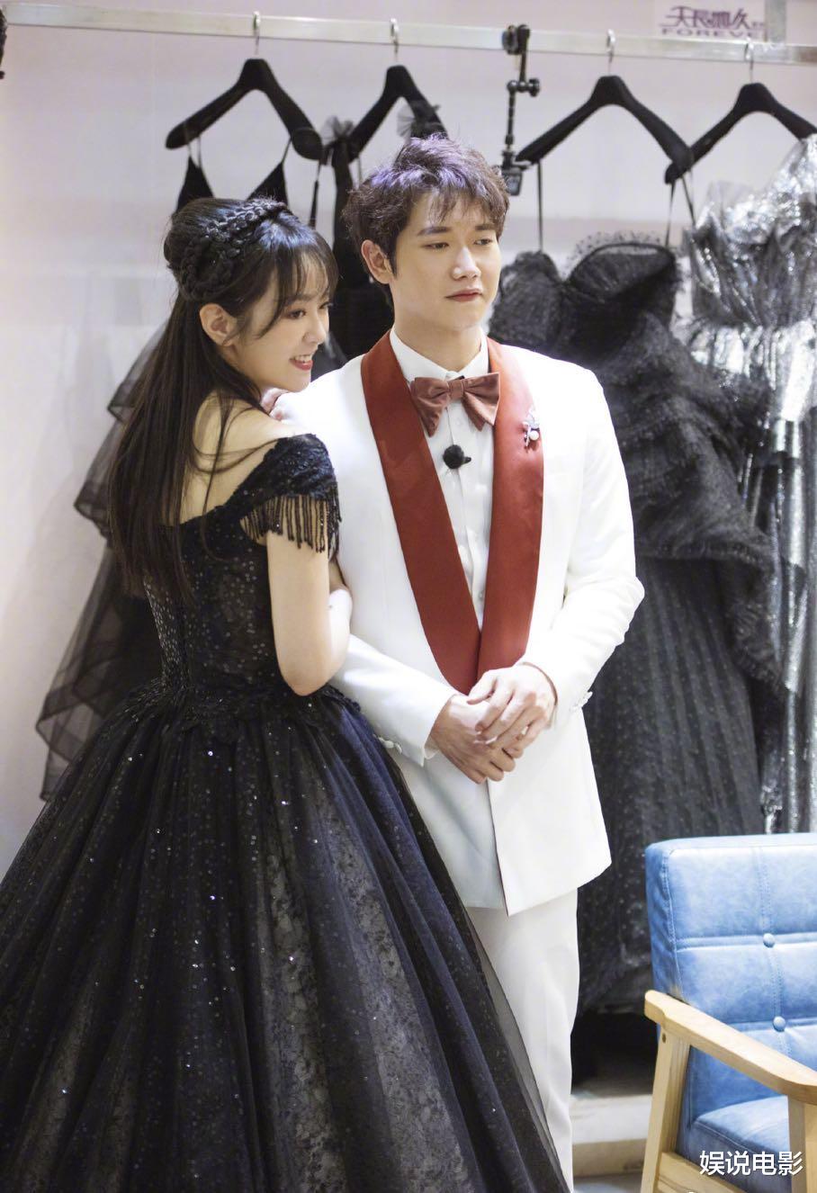 [刘泳希]刘泳希执意要穿黑色婚纱，妈妈坚决反对，李嘉铭妈妈还放了狠话