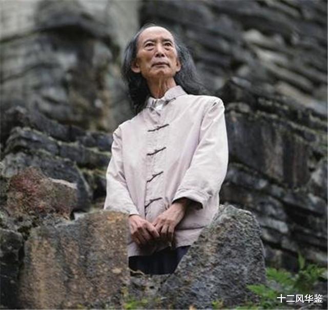 西江千户苗寨|他隐居深山修行20年，原以为一贫如洗，却靠一堆石头成亿万富翁