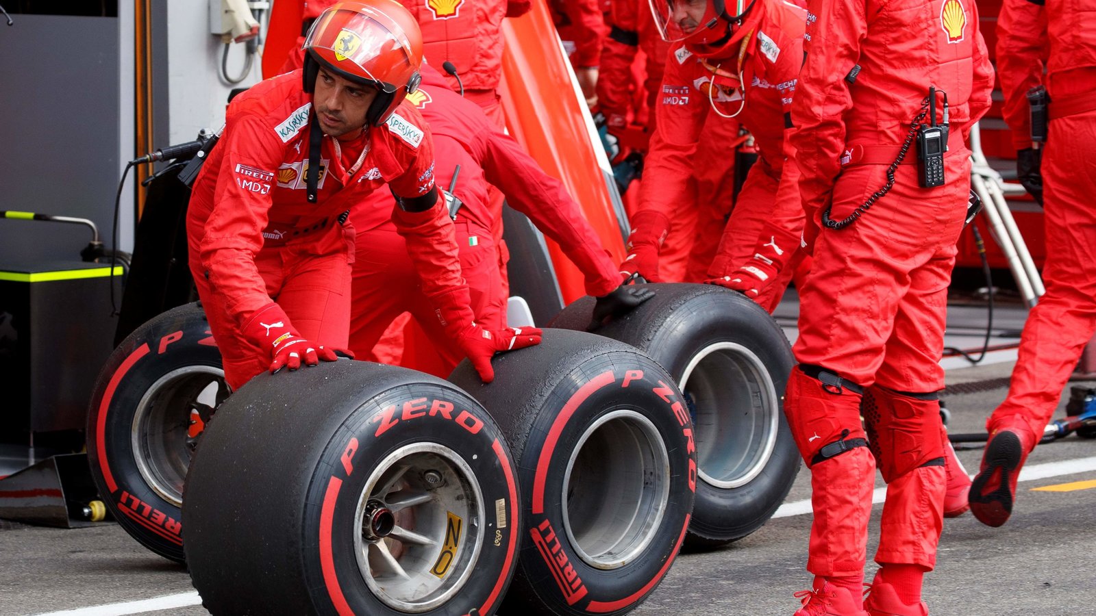 「轮胎」F1赛事因疫情被迫取消，取消一场报废1800条轮胎，倍耐力快哭了