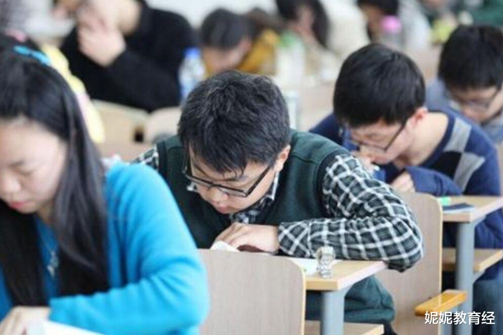 医生|2020年“最受欢迎”的职业排行，公务员屈居第二，网友：错了吧？