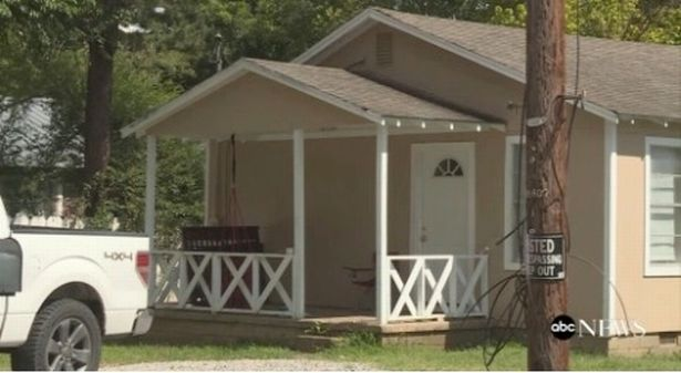 手中的铅笔|3岁的女孩昏迷在一辆高温的汽车后座，在车里被闷死，而妈妈睡在室内