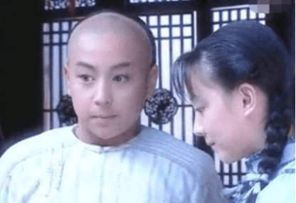 释小龙|曾因为太美“迷晕”释小龙,随后嫁黑人生子,今颜值“一言难尽”