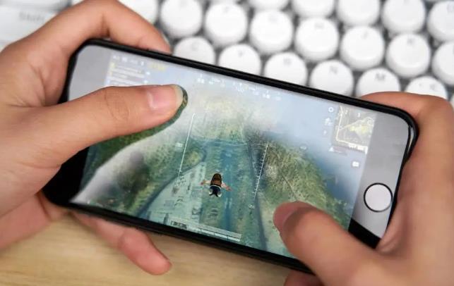 iPhone SE@都说苹果手机好用，iPhoneSE相当于什么安卓机？别被低价蒙蔽双眼