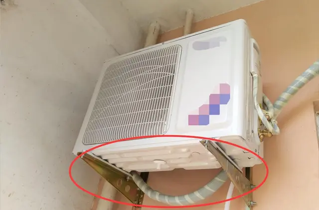 ▲装空调的支架，你选不锈钢还是普通角钢支架？师傅说这里猫腻很大